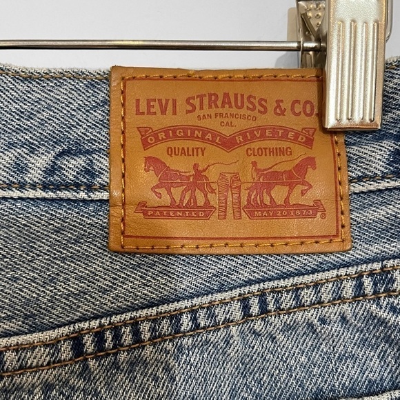 Levi’s | Deconstructed Denim Mini Skirt Aritzia 25 Levi's - Picture 10 of 10